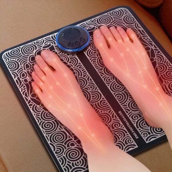 usando o massageador para os pés
